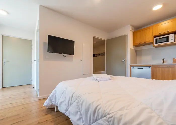 Les Balcons De L'yse De Tourisme Апарт-отель Люс-Сен-Совёр